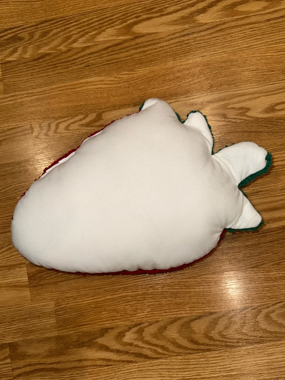 Hooked Strawberry Pillow‎